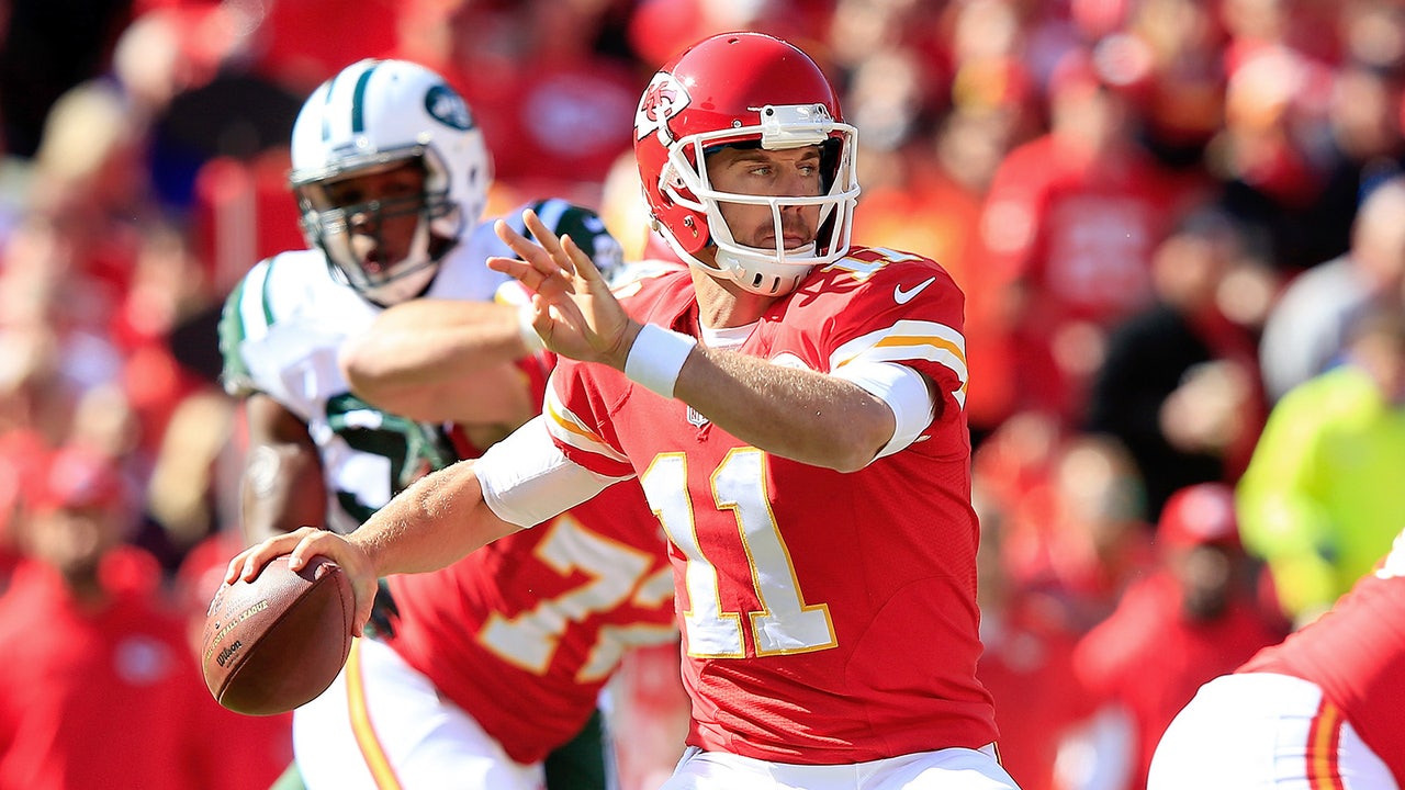 Alex Smith's two TD passes lead Chiefs past Mike Vick, Jets